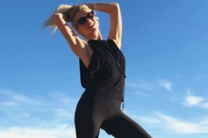 How to dance your way to a Julianne Hough–level core (without a single abs exercise)