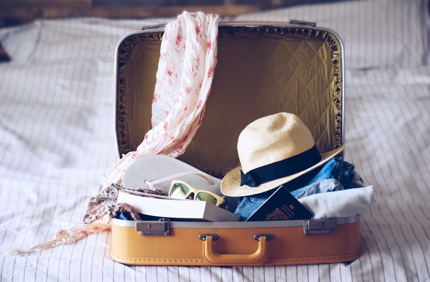 How to keep your dirty clothes smelling fresh while traveling