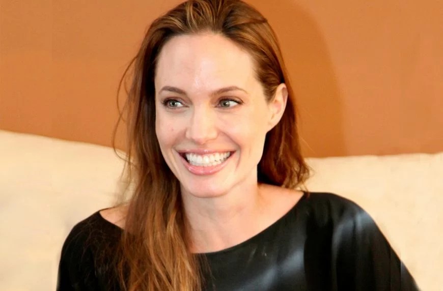 Proof A Minimal Beauty Routine Works For Angelina Jolie