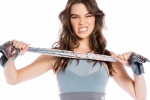 This simple trick motivates Hailee Steinfeld to work out when she'd rather do anything else