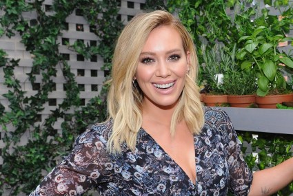 Hilary Duff Swears by These 2 Natural Oils for Treating Stretch Marks During Pregnancy