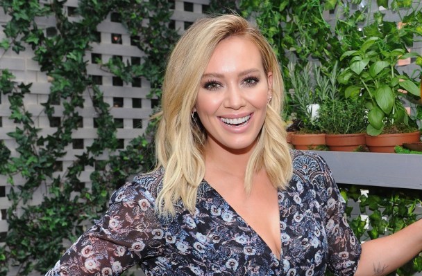 Hilary Duff Swears by These 2 Natural Oils for Treating Stretch Marks During Pregnancy