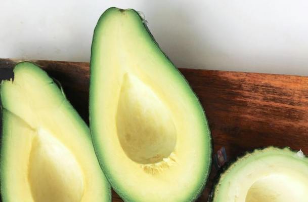Kettlebell-Size Avocados Are Here to Prove That Sometimes, Size *Totally* Matters