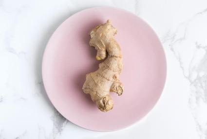 How to Make a Batch of Anti-Inflammatory Ginger Oil With Just 2 Ingredients