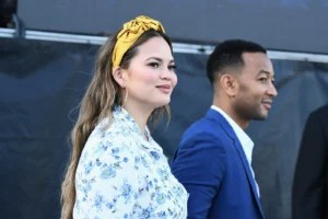 Chrissy Teigen's "HBOTD" obsession is the perfect hack for freshening up your dirty hair