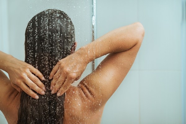 6 Avoidable Shower Mistakes That Can Cause Bacne Breakouts