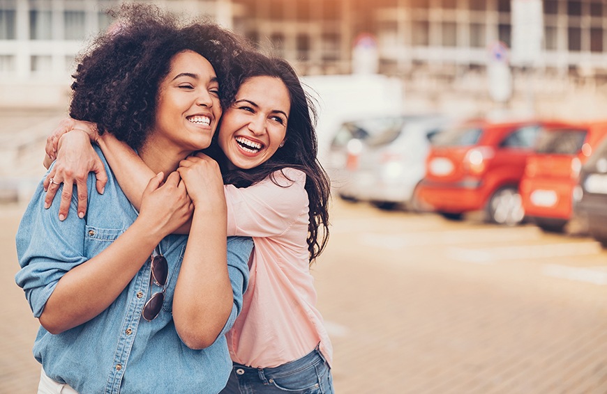 8 awesome health benefits of hugging that'll make you want to squeeze someone like right.now.