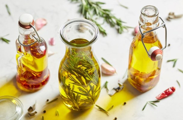 How to Make Rosemary Oil in Your Slow Cooker (or Instant Pot) With Just 2...