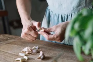 7 Health Benefits of Raw Garlic That Make It Worth the Stinky Breath