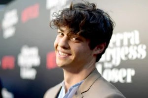 The best thing on the internet today? Noah Centineo joining the multi-masking club
