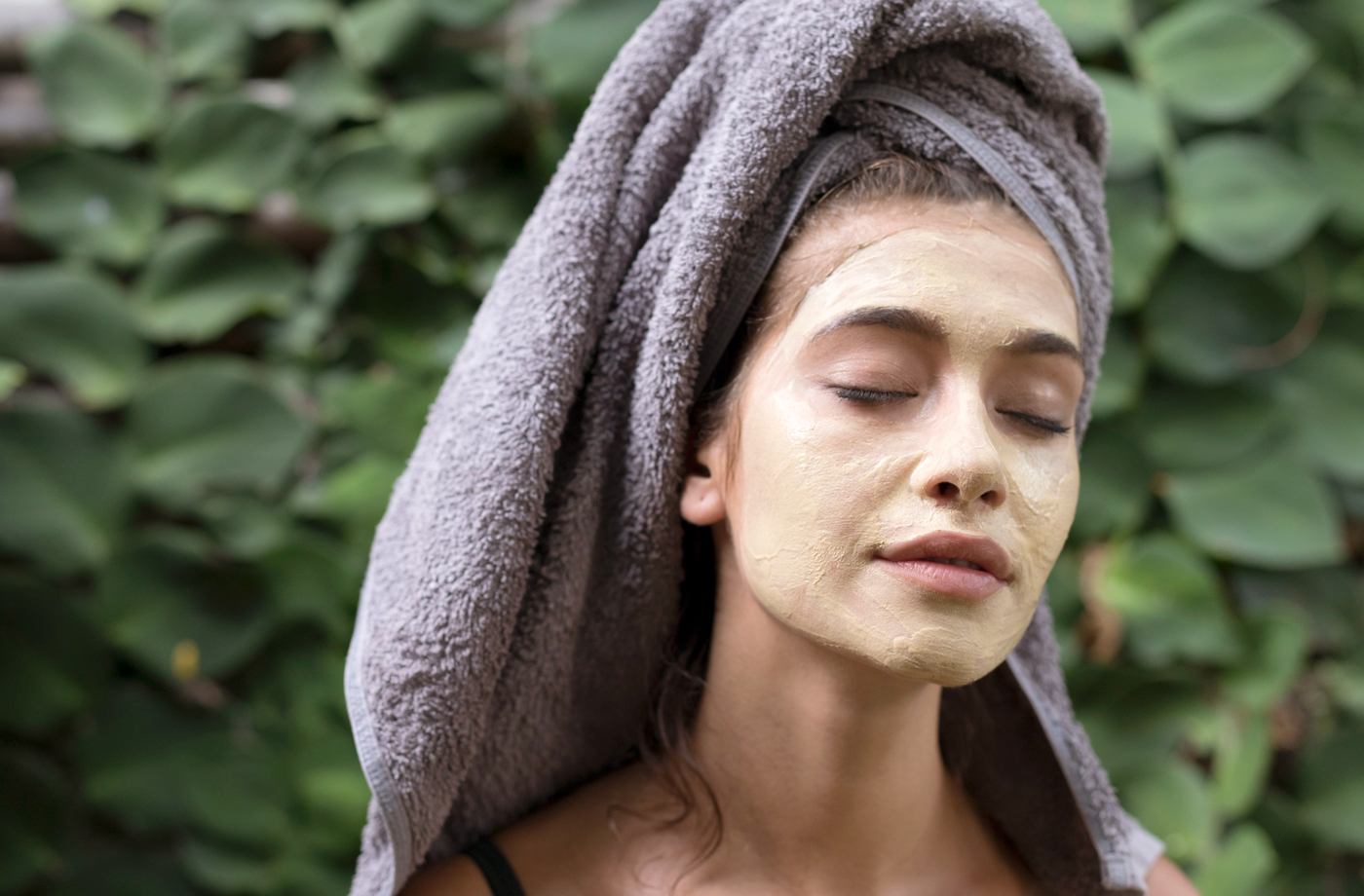 how to use a clay face mask