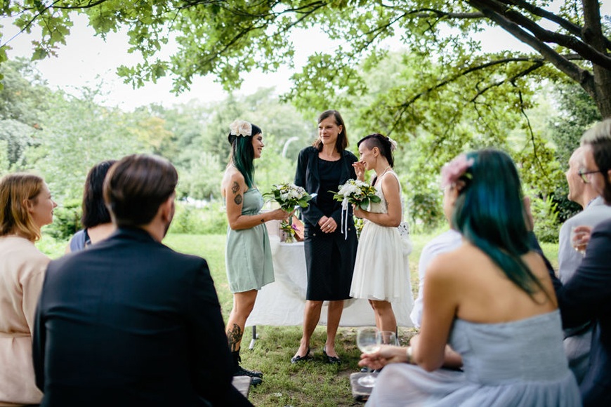 The unplugged wedding trend is taking off—here's why
