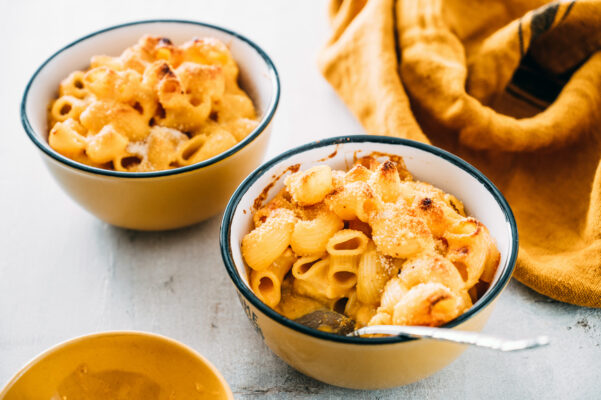 This Creamy Vegan Pumpkin Mac-and-Cheese Is Filled With Protein and Gut-Friendly Probiotics