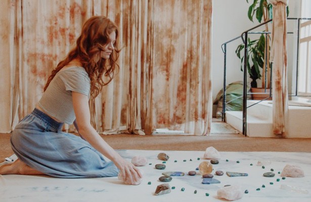 How to Use Crystal Grids to Maximize Positive Energy in Your Home