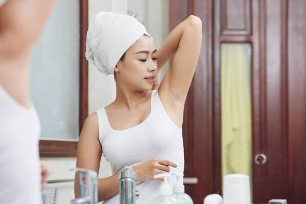 This Derm-Approved Trick Lets You Try Natural Deodorant *Without* Soaked Underarms