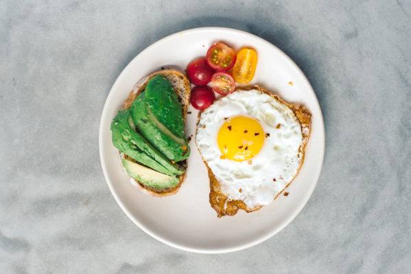 Vegans, Rejoice! We Found the Perfect Vegan Fried Egg Recipe That Makes for an Egg-Cellent...