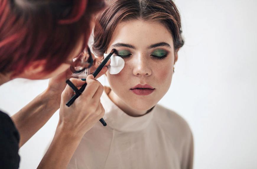 how to find the right eyeshadow color