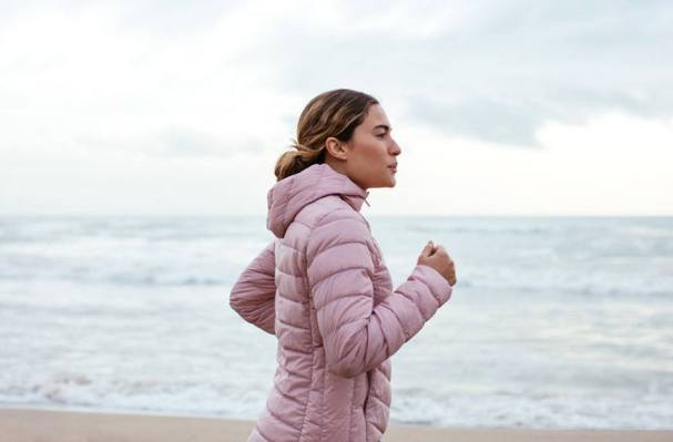 Does Working Out in the Cold Actually Do Something Weird to Your Lungs—Or Does It...