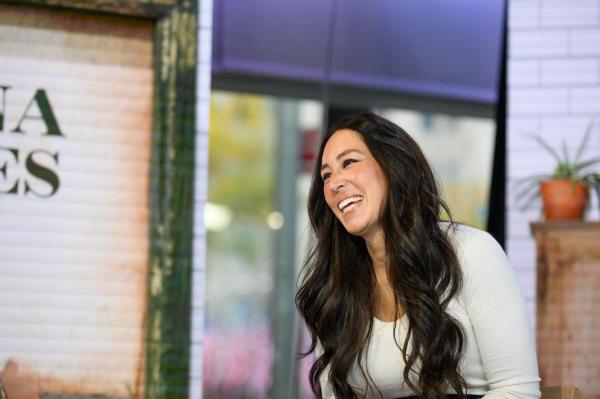 Joanna Gaines Has a Decluttering Hack Using Your Cutting Board (the Kitchen Tool of the...