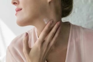 Banish tech neck with these editor-approved décolletage creams