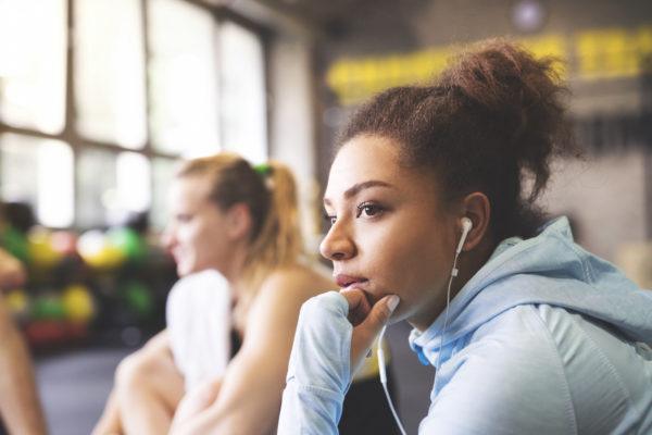 3 Psychologist-Approved Tips for Dealing With Social Anxiety at the Gym