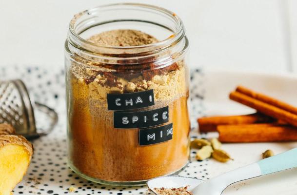 This Warming Spice Blend Satisfies Your Chai Latte Cravings Without the Caffeine