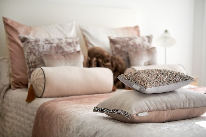 What Is The Point Of Throw Pillows In A, How To Throw Pillows On Bed