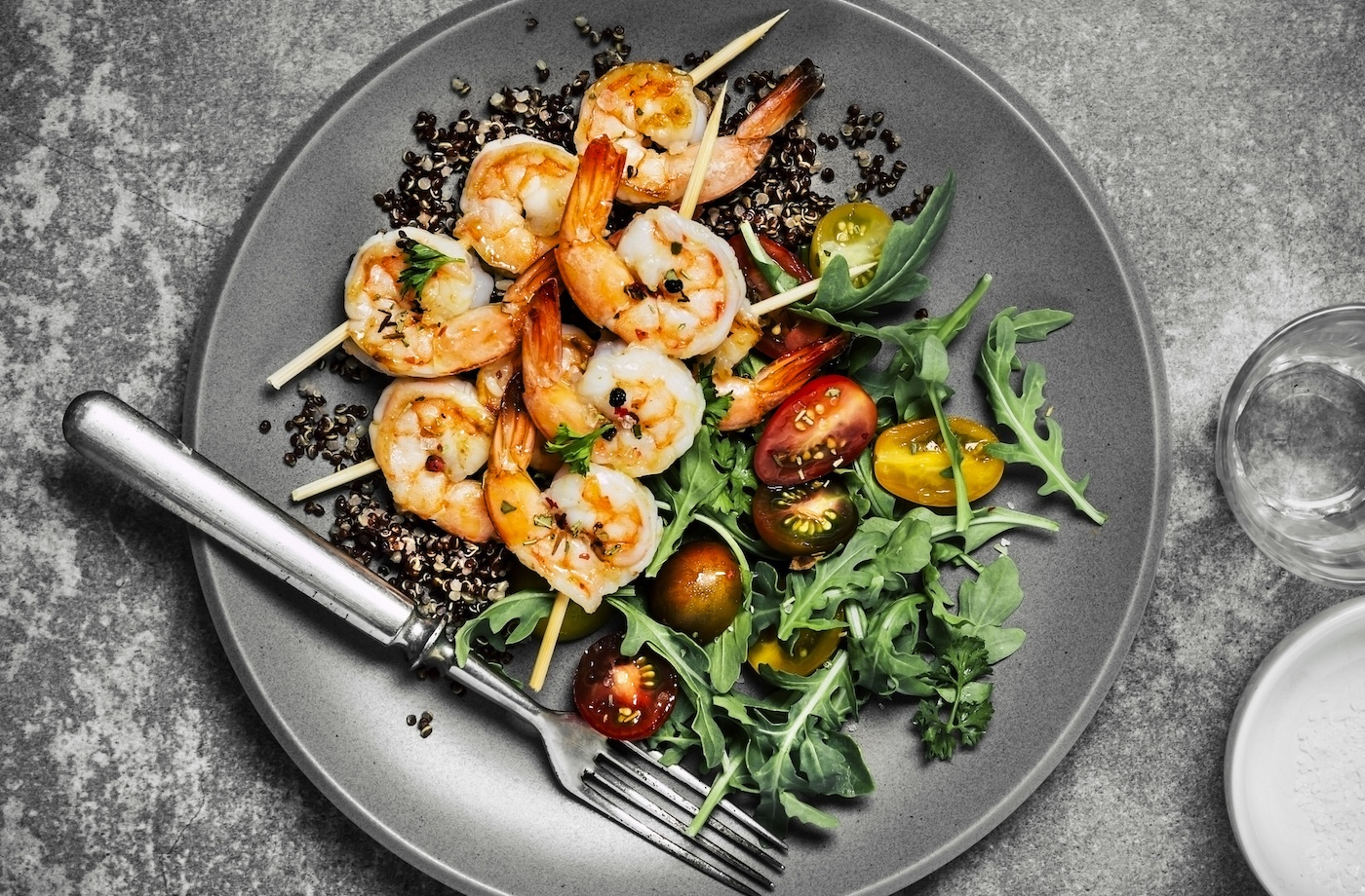 best healthy diets shrimp salad kebabs with tomatoes and arugula