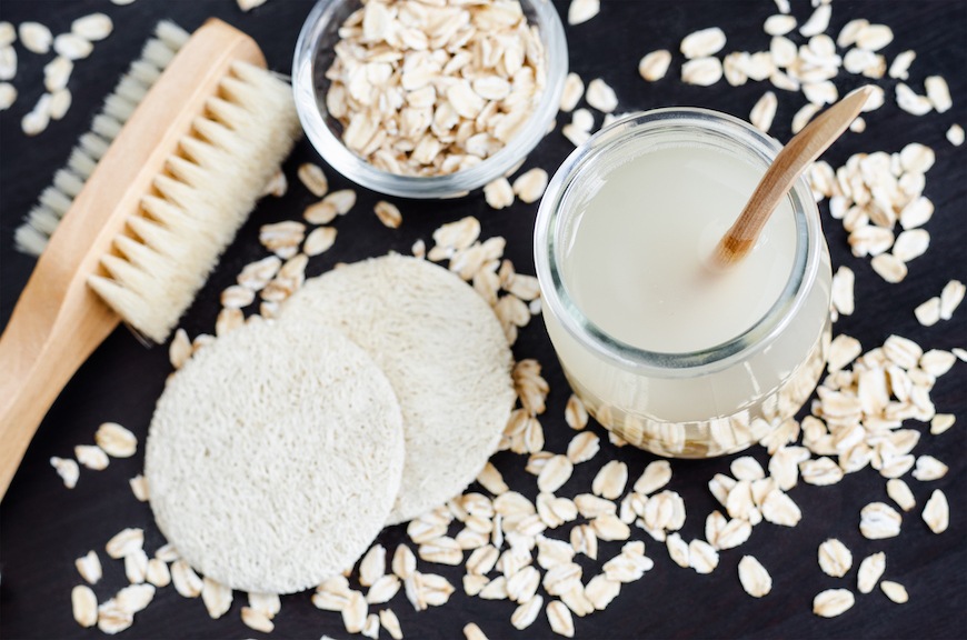 Homemade oatmeal bath benefits abound—so get soaking