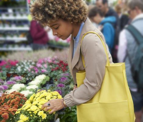6 All-Natural Ways to Deal With Allergies so You Can Actually Smell Those Spring Flowers