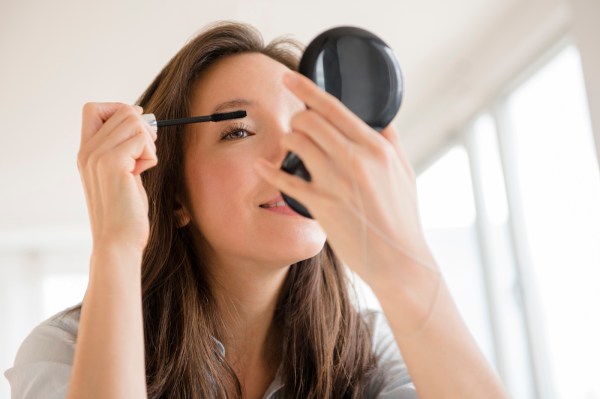 A Makeup Artist Shares Exactly How Many Coats of Mascara Will Give You Your Fluffiest...