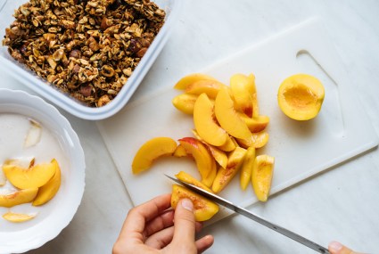 6 Benefits of Peaches That Prove They’re Worth a Bite All Year-Round
