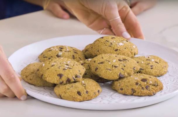 These Vegan, GF Chocolate Chip Cookies Make Daily Dessert Healthy
