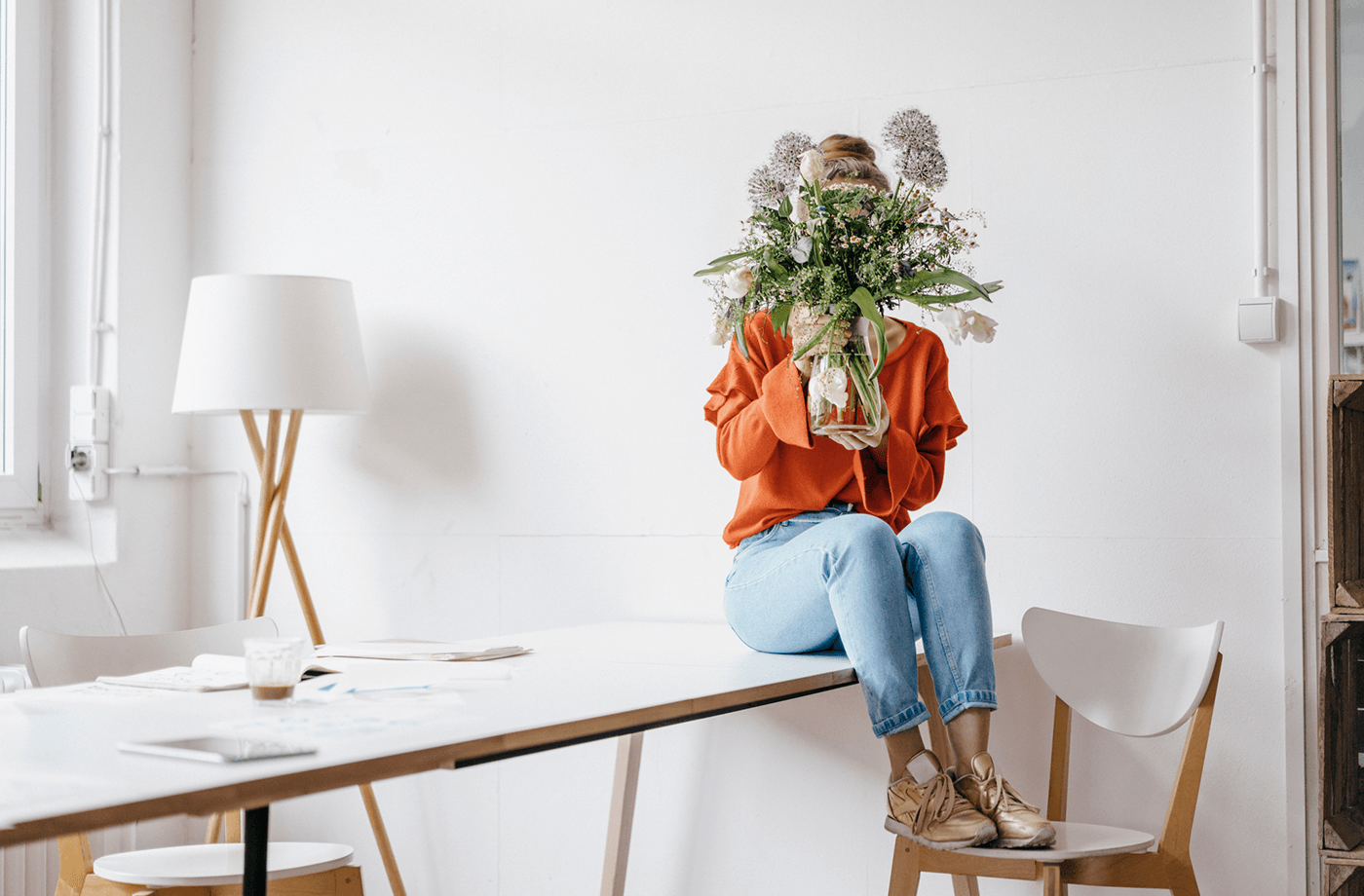 THIS IS THE GENIUS TRICK TO MAKING FRESH FLOWERS LAST LONGER THAT YOU’RE MISSING