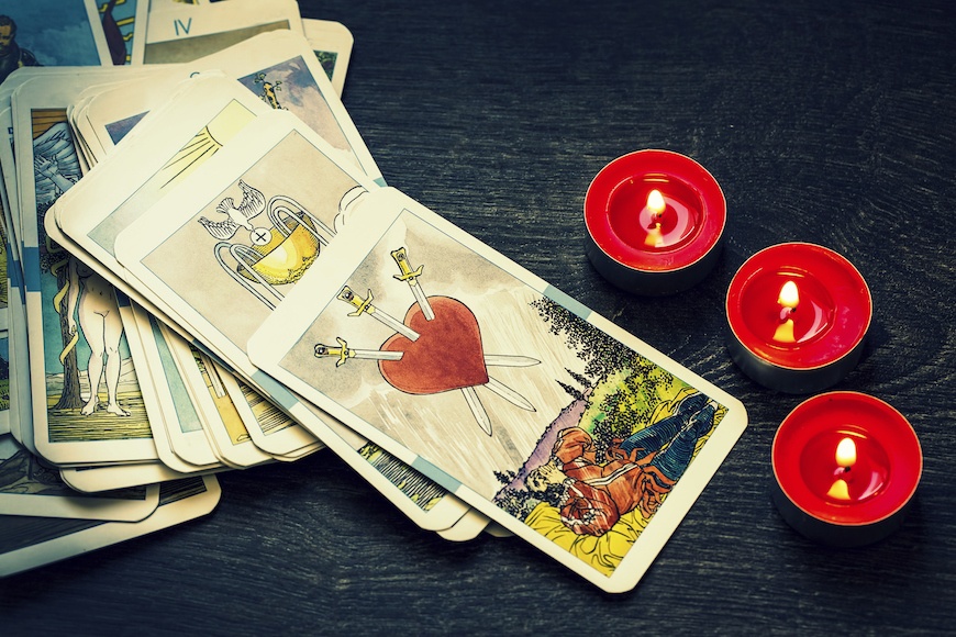 How to shuffle tarot cards correctly to get optimum energy