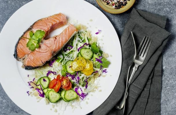 Here's What a Healthy Plate Looks Like on the Mediterranean Diet