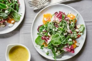Sick of EVOO? Try these 11 healthy, nutritionist-approved salad dressings instead