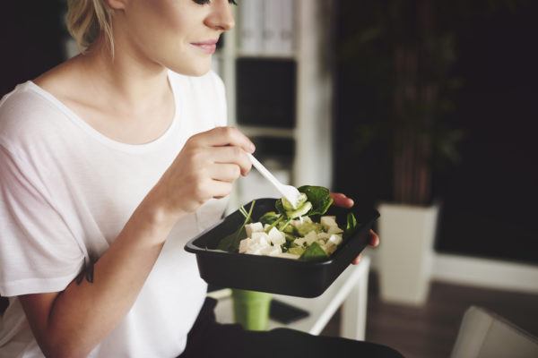 If Your Desk Lunch Ticks These 5 Dietitian-Approved Boxes—Congrats!—You Can Consider It Healthy