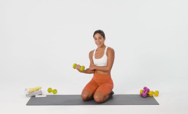 The Key to Perfect Planks and Mountain Climbers? These 2-Second Wrist Stretches