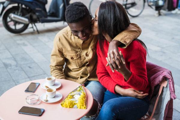 There Are 2 Key Differences Between Intimacy and 'Instamacy'—Know Them to Keep Your Expectations Realistic