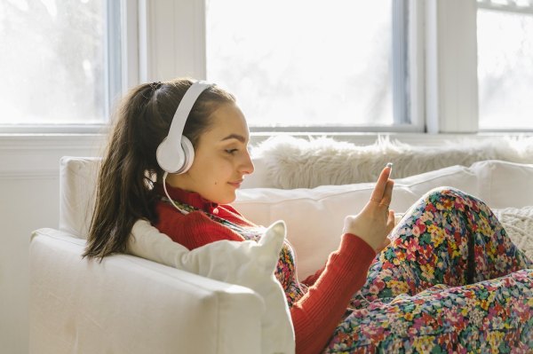 Grab Your Headphones: These 10 Must-Listen Health Podcasts Drop Wellness Knowledge You Can Actually Trust
