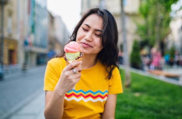 Why Experts Say Emotional Eating Isn't Always a 'Bad' Thing