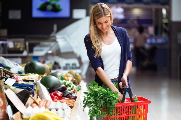 The 2 Foods You Should *Always* Buy Organic, According to a Top Dietitian