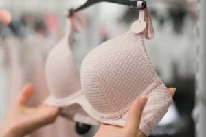 The 14 Best Minimizer Bras for Large Breasts, According to Experts