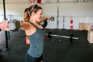 Use this simple AF gym cheat sheet to make yourself Queen Bee of the weight room
