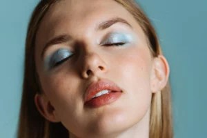Liquid eyeshadow is the time-saving, zero-skills-required way to open your eyes