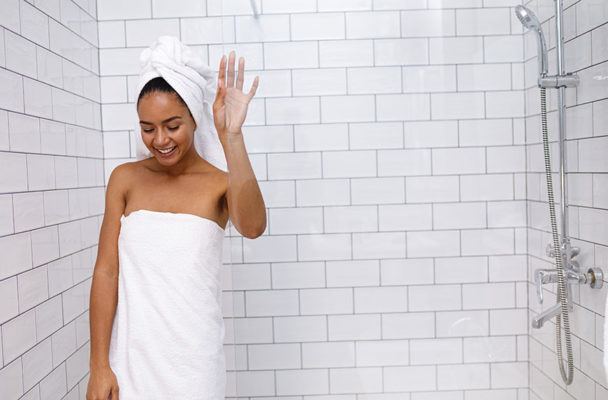 Does 'Moisturizing Body Wash' for Dry Skin Even Work? Here's What Dermatologists Think