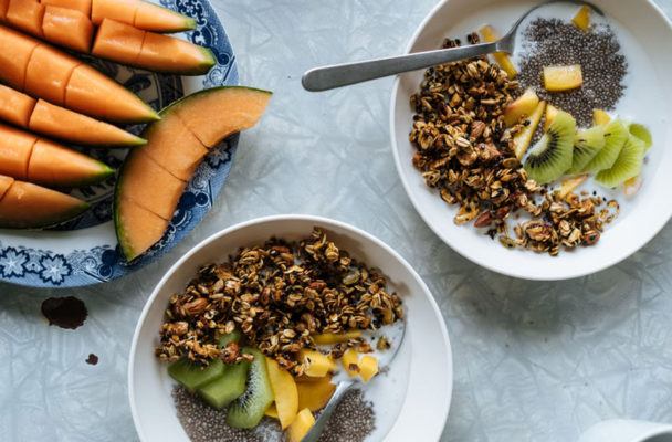 This Healthy Oat-Free Granola Recipe Works With Every Eating Plan