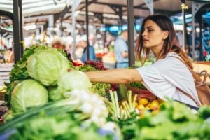 Confused about what it means to eat for the environment? Here's how 4 sustainability experts grocery shop