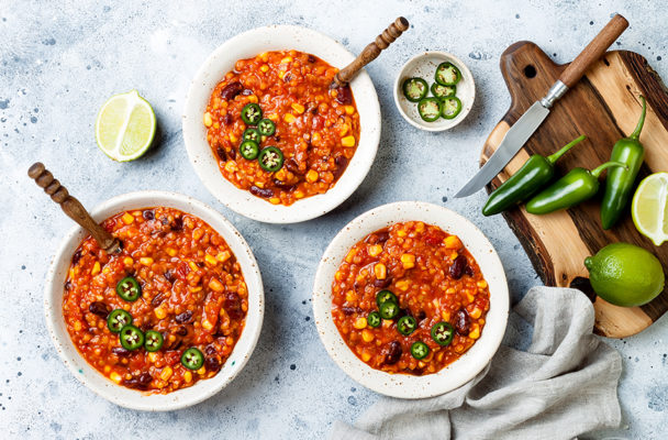 This Healthy Chili Recipe Is Delicious, Loaded With Fiber, *and* Gut-Friendly